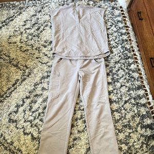FIGS scrub Rafaela top and Kade Cargo Scrub pants